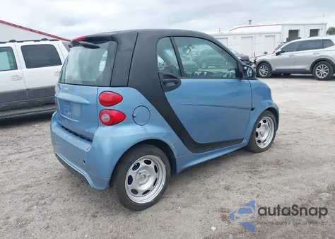 2013 Smart Fortwo Passion/Pure z USA, uszkodzony, nr VIN WMEEJ3BA3DK667103